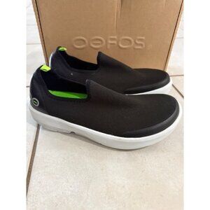 OOFOS OOmg eeZee Low Shoes Womens Size 8 Black White Recovery Sneaker Slip On